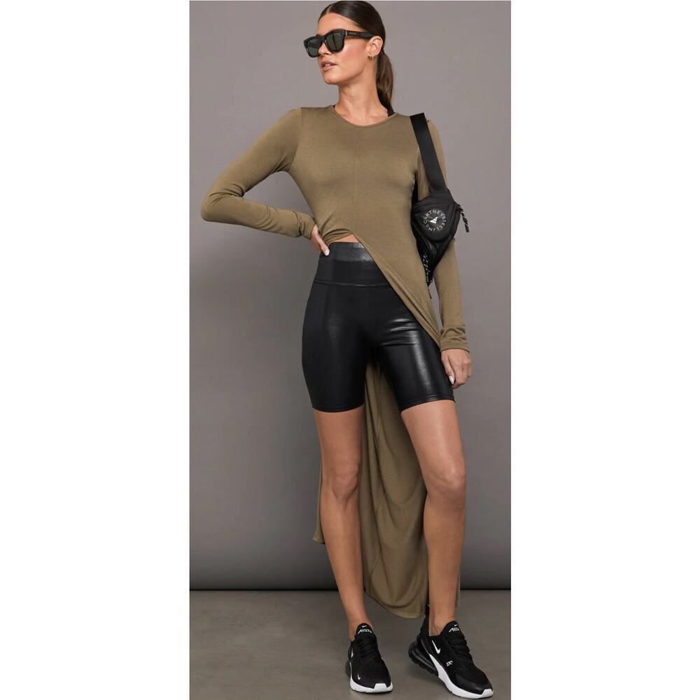 CARBON38 High Rise Biker Short in Takara Shine XS